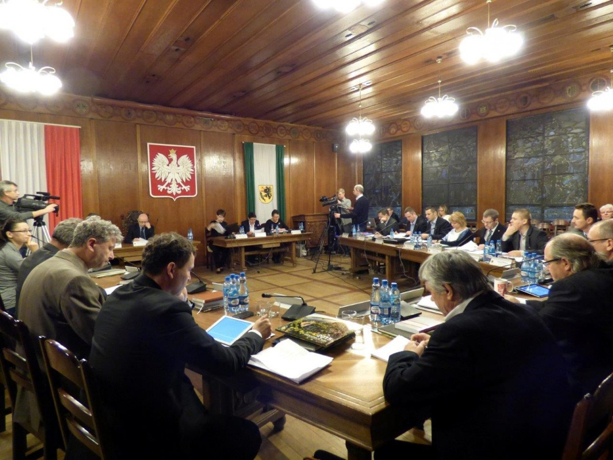 Radni z kredytem i bez. Co mają?
