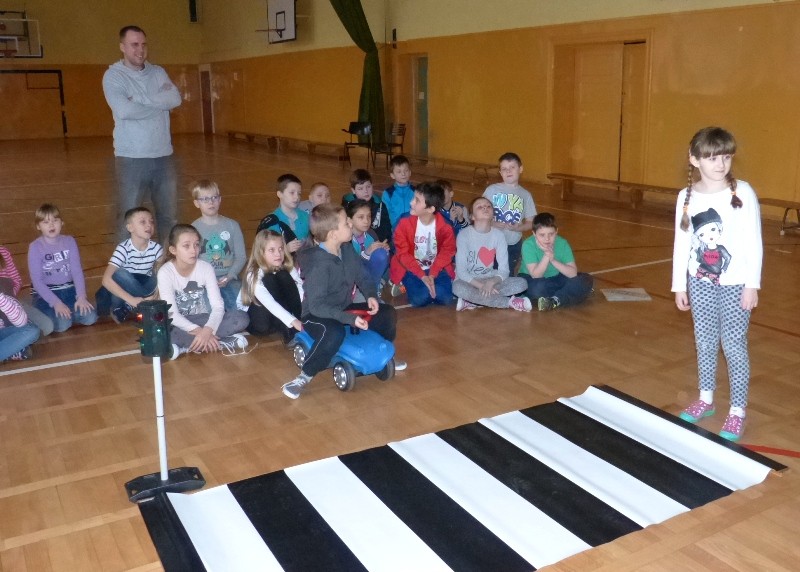 Dzieci uczyły się o bezpieczeństwie podczas ferii