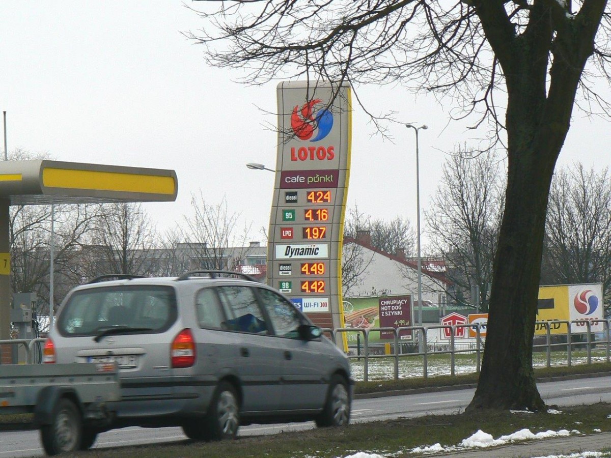 Cena paliwa inna na obu końcach miasta. Na zachodzie najtaniej