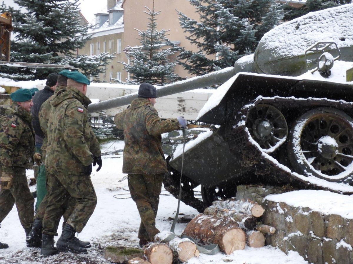 Szczecinecki T-34 pojechał spod parafii pod bunkier