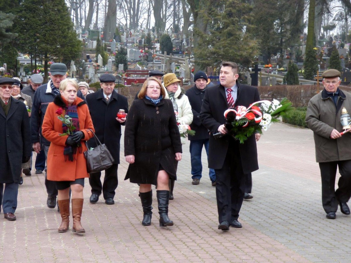  Kwiaty dla żołnierzy poległych w lutym 1945 roku 
