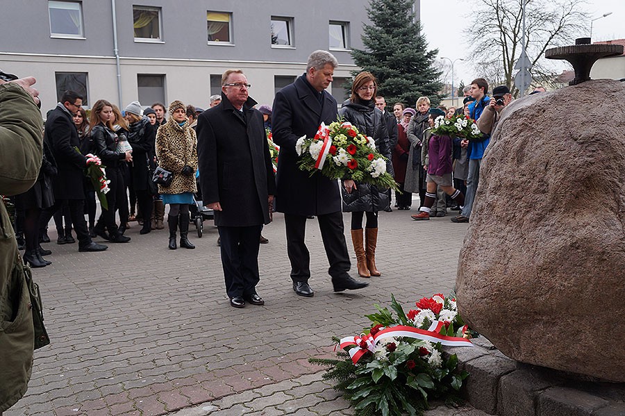 Chwała bohaterom. Uroczystości pod szczecineckim obeliskiem Żołnierzy Wyklętych