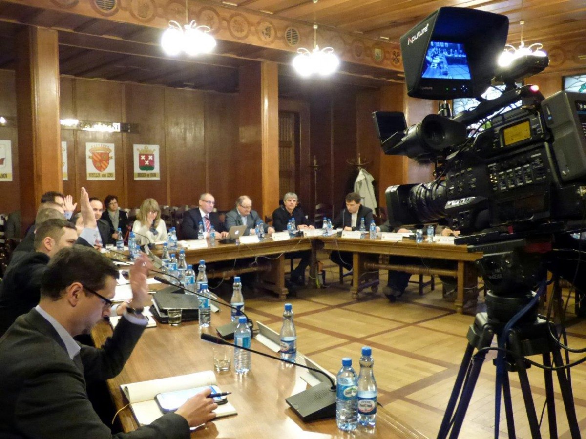 Są kamery, jest show. Spór o… „wychodek” na Mysiej Wyspie, pijanych w parku i koncesję dla SAPiK-u