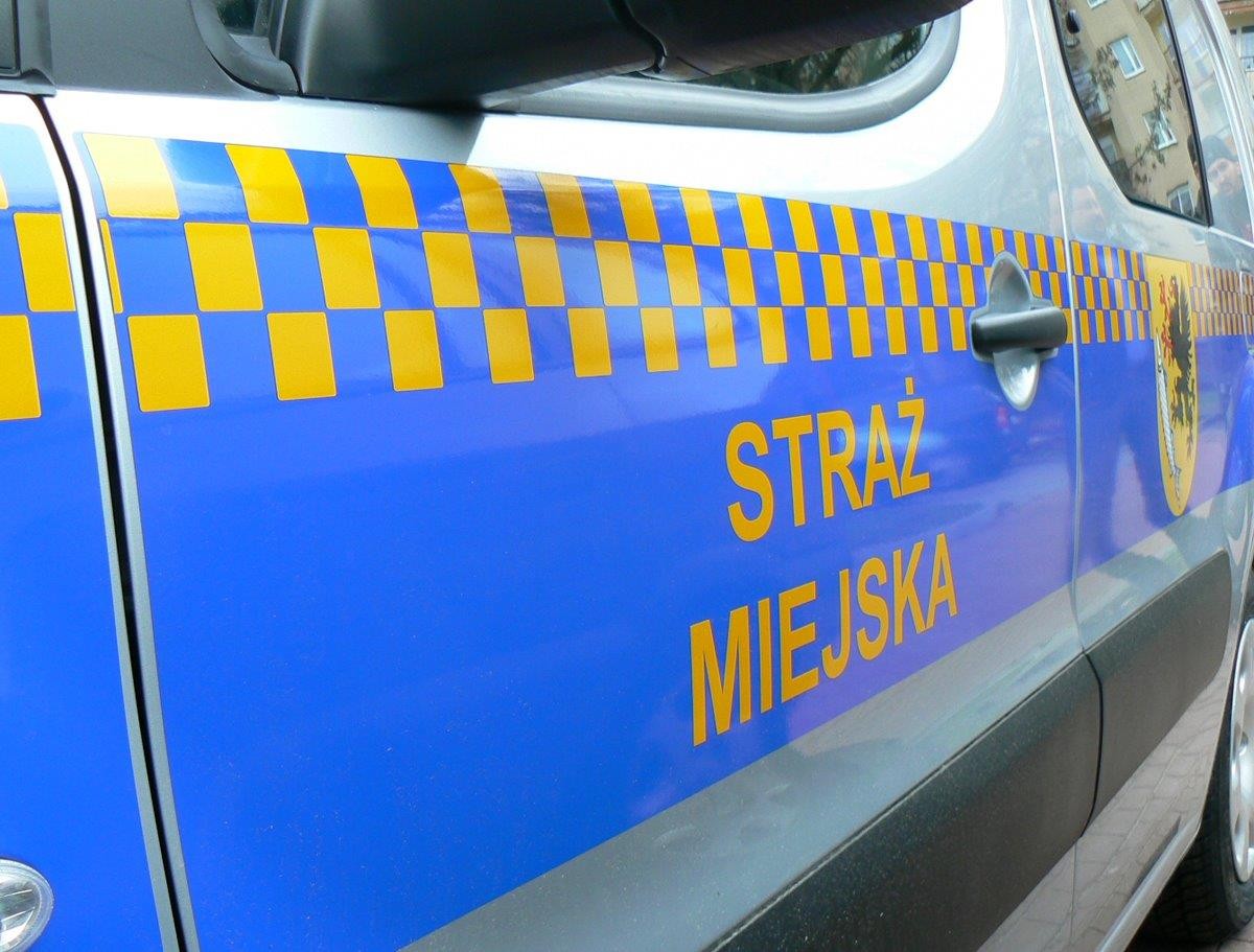 Upojona nastolatka, śpiący w sklepie oraz interwencja w kotłowni