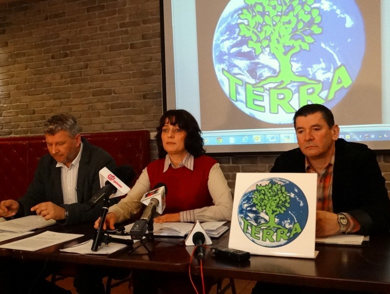 O pozwoleniach dla Kronospanu i artykule w Temacie