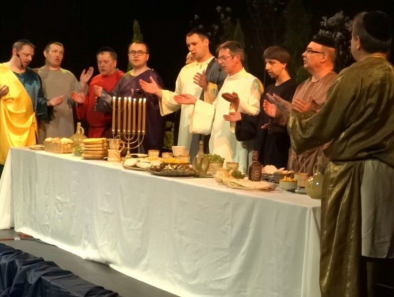 Proboszcz i parafianie wystawili Ostatnią Wieczerzę