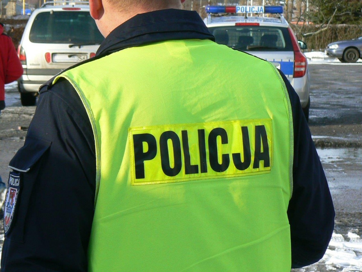 Włamania, kradzieże i wandal skaczący po samochodzie. Rekord tygodnia: 2,5 promila 