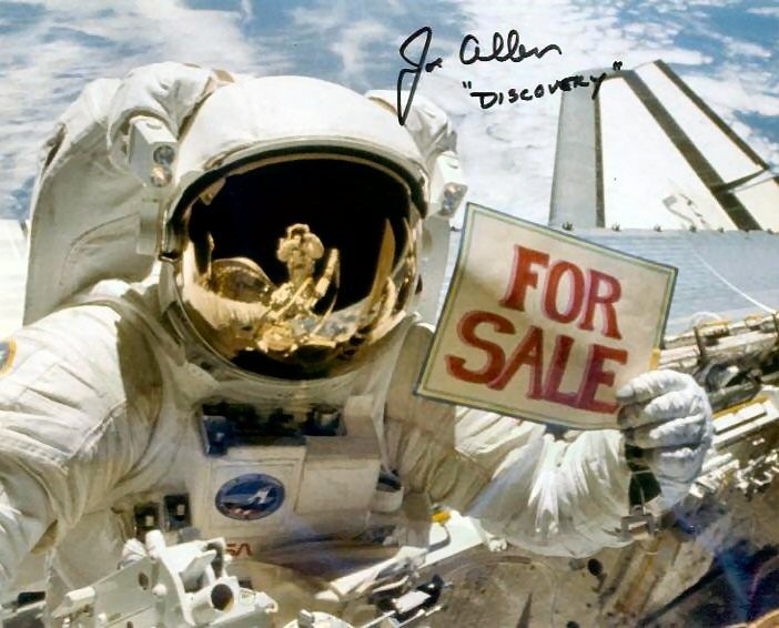 Zbiera autografy astronautów. Niezwykłe hobby mieszkańca Szczecinka