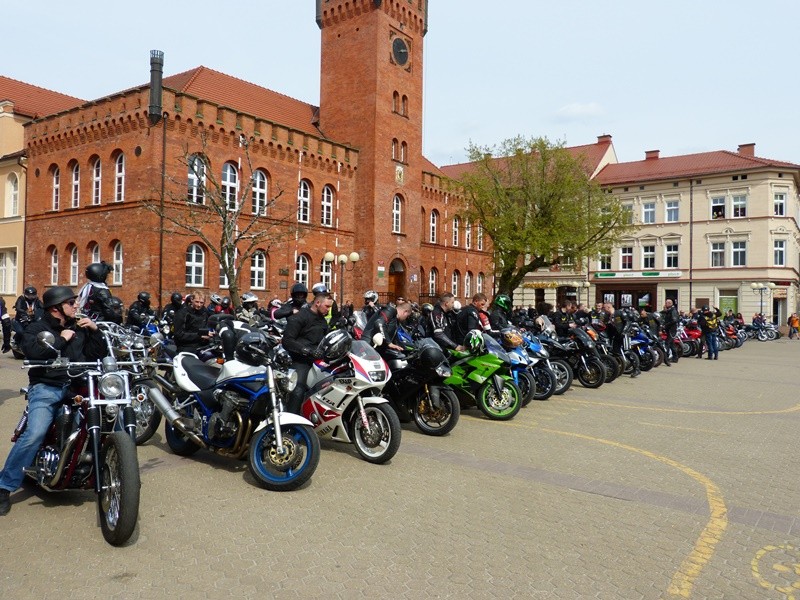 Pół miasta na motorach. Szczecineccy motocykliści oficjalnie rozpoczęli sezon