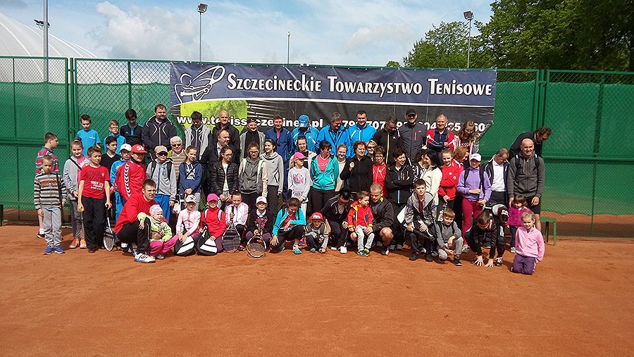 Tenisiści zagrali dla Narii