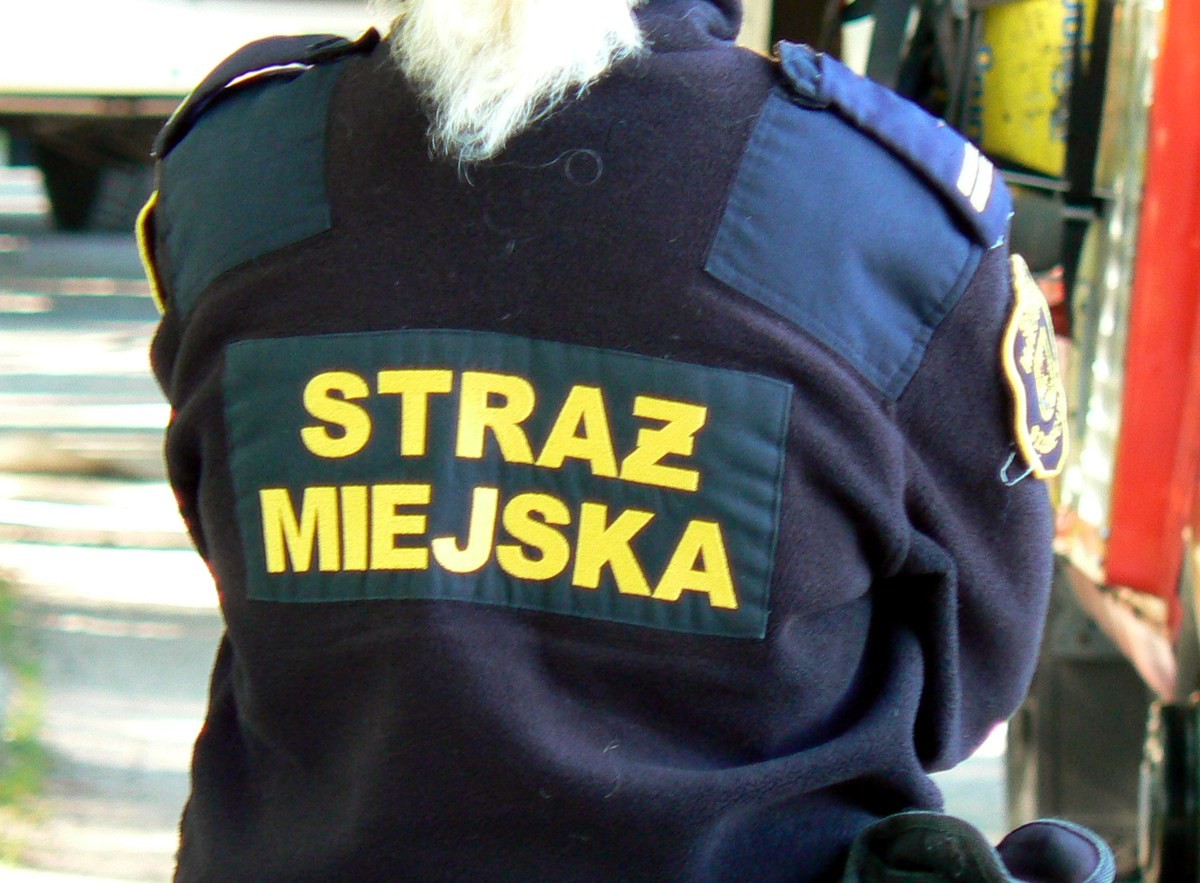 Pijana kobieta zaatakowała strażniczkę. Groziła pobiciem jej dzieci