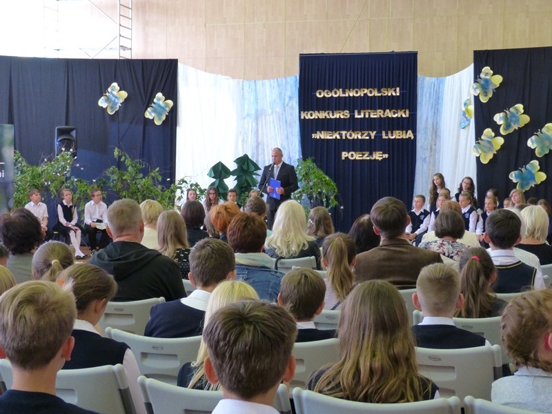 Niektórzy naprawdę lubią poezję