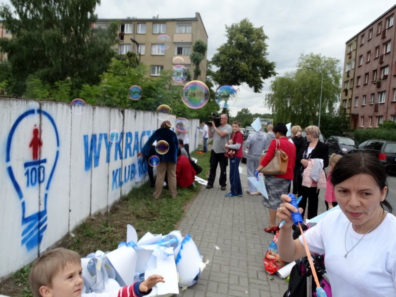 Wspólne malowanie na niebiesko