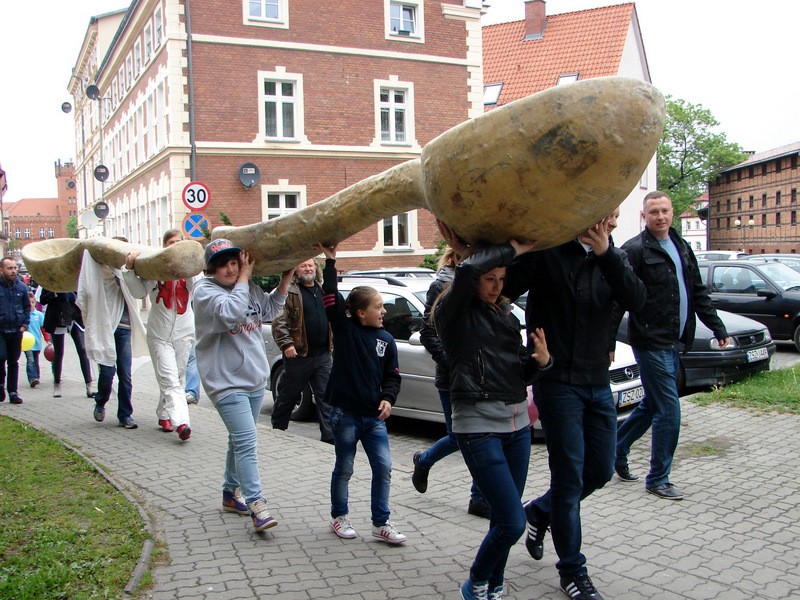 Parada uliczna „Budzimy Szczecinek”. Niezwykła pobudka w niedzielę