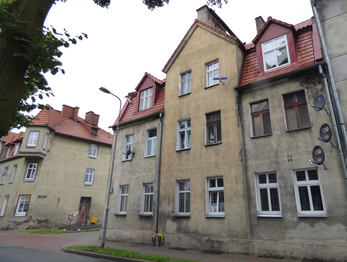 Kaloryfery zamiast pieców - w 17 mieszkaniach przy ul. Zielonej