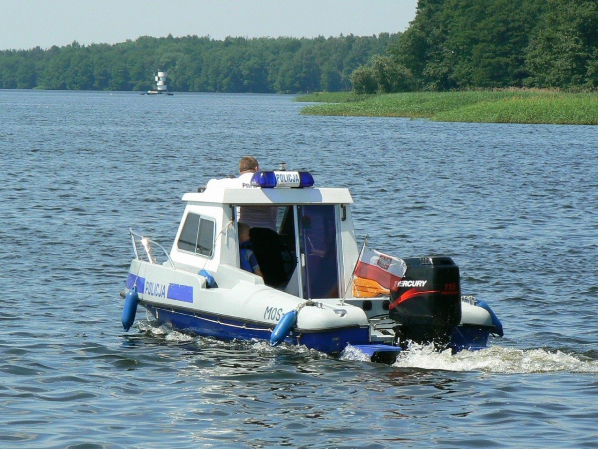 Wakacje na wodzie. Pijani na plaży, kontrole, mandaty, upomnienia
