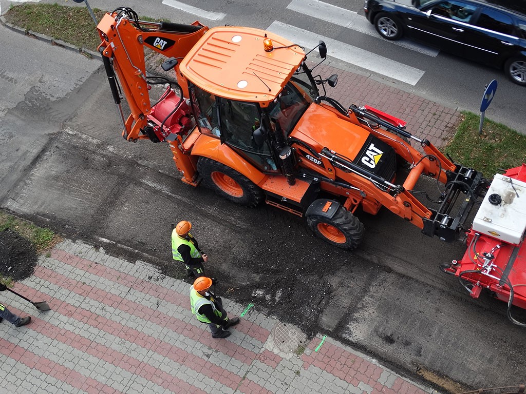 Po naszej interwencji: Remont jezdni przy zagrożonej kamienicy