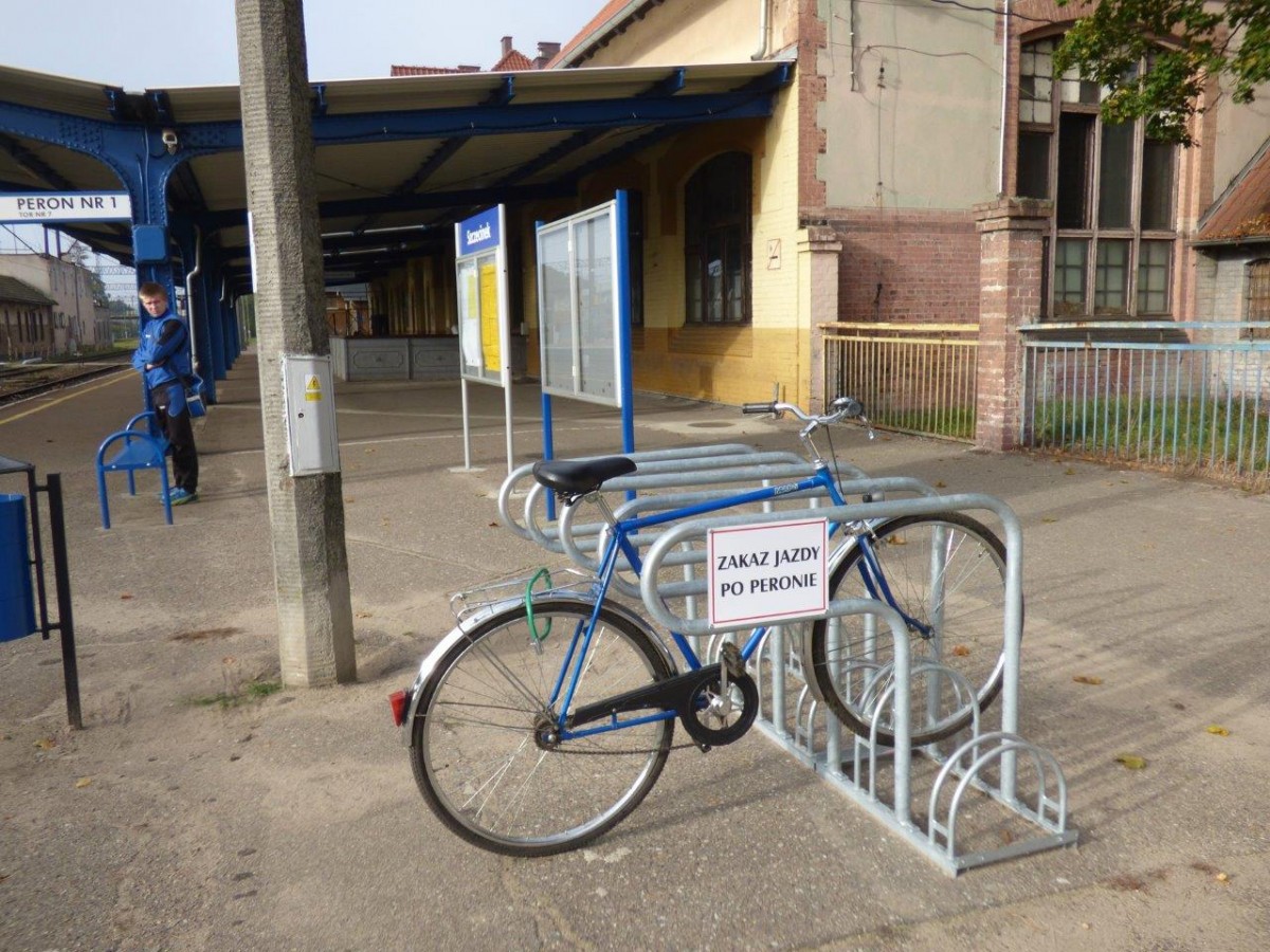 Zaparkować rower na dworcu i wsiąść do pociągu. Gdzie? W Szczecinku!