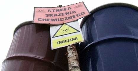 Borne: Beczka ze żrącą substancją, są poparzeni