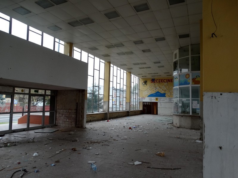 Dworca nie można wysadzić. Rozbiorą go „po kawałku”