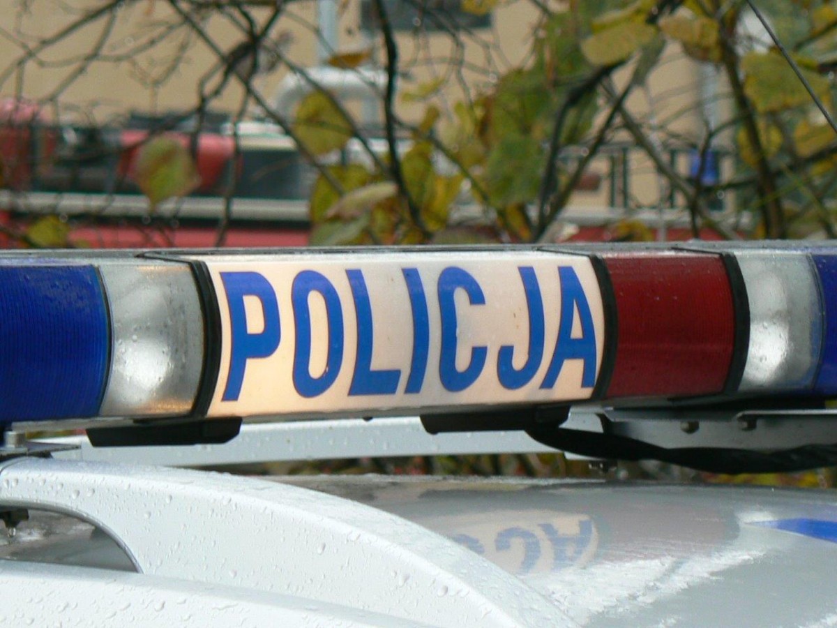 Furiat w salonie gier, włamywacz na dachu i „nietrzeźwy” wypadek