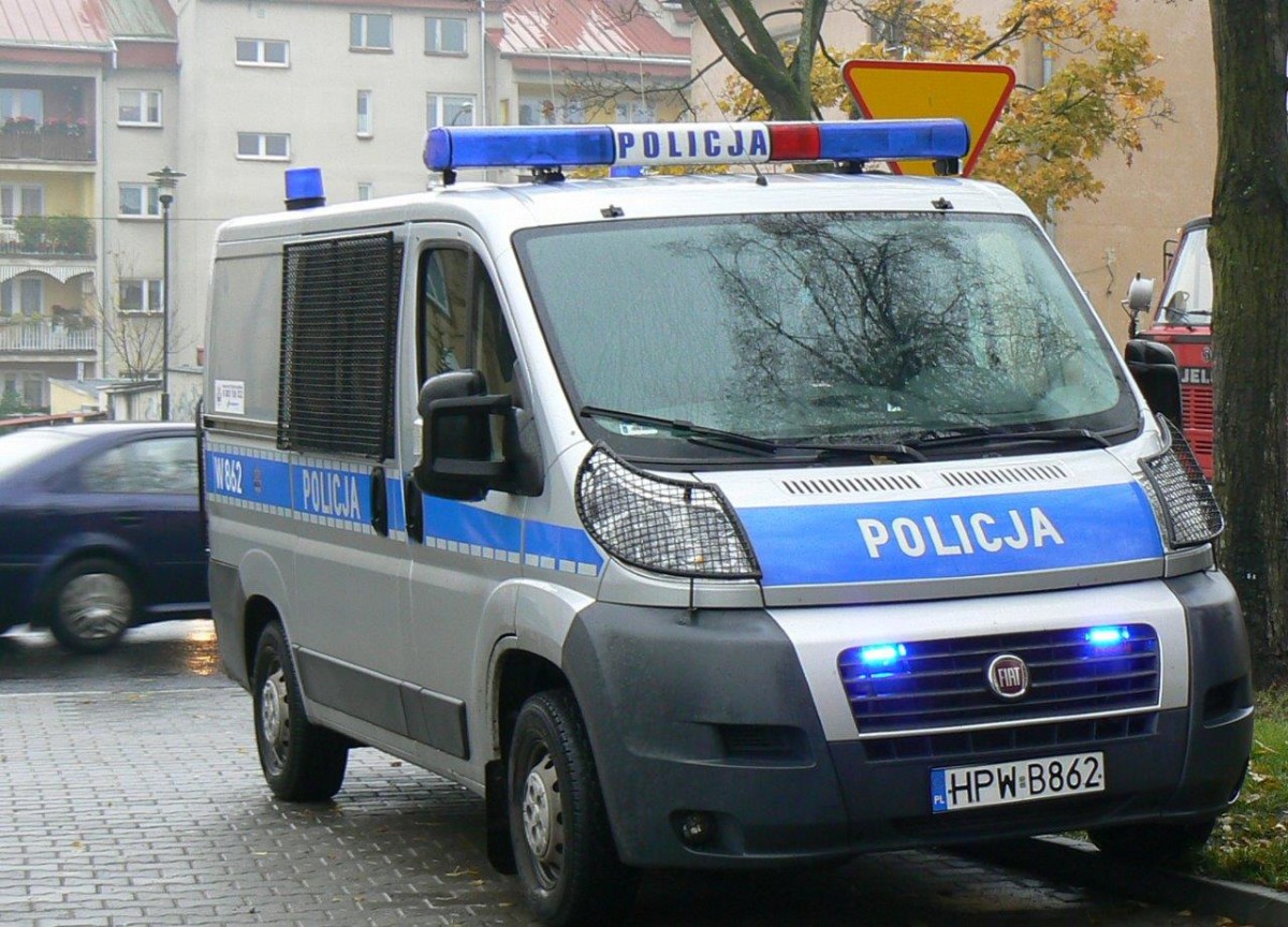 Ukradł kosmetyki. Wybiegając wpadł prosto na patrol