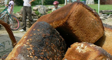 Wypalają garnki, pieką chleb i czarują wikliną