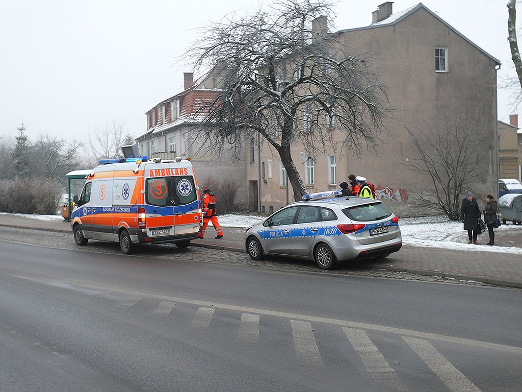 Meżczyzna potrącony przez samochód