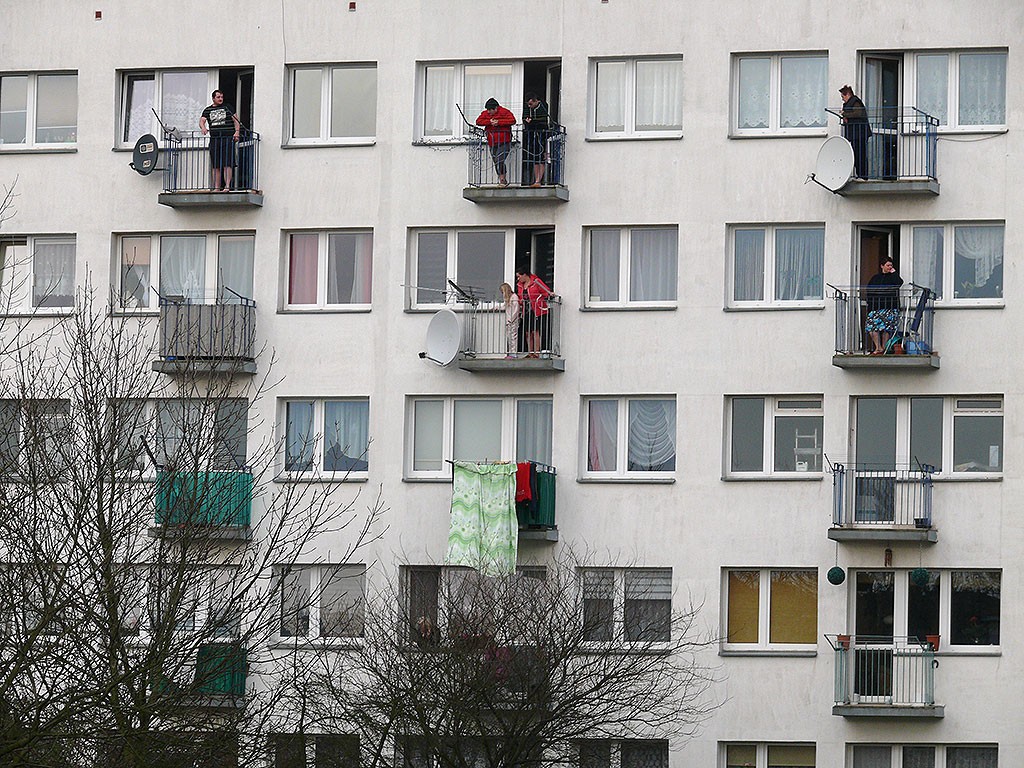 Mężczyzna wypadł z okna