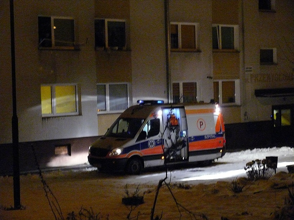Mężczyzna wypadł z okna