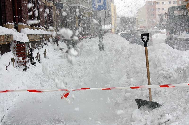 Odśnież chodnik albo płać temu, kto się wywróci