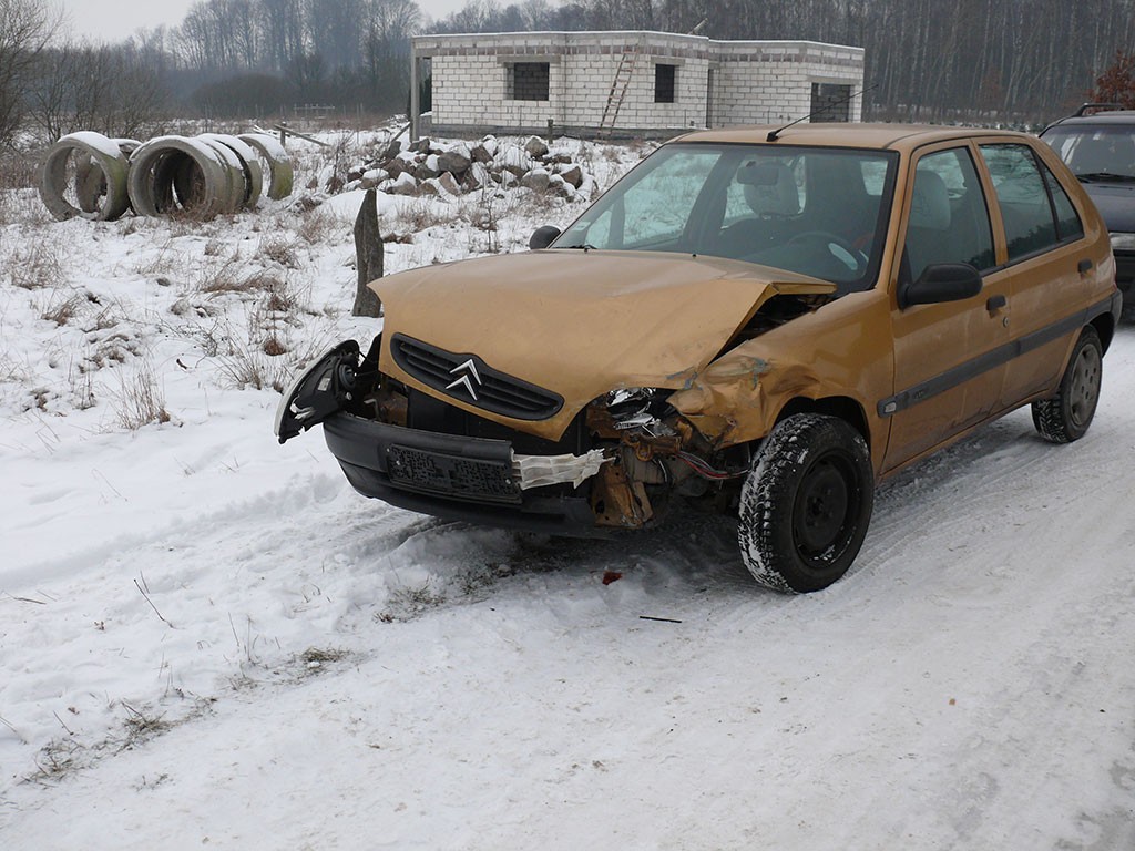 Na drodze do Sporego za wąsko dla dwóch pojazdów