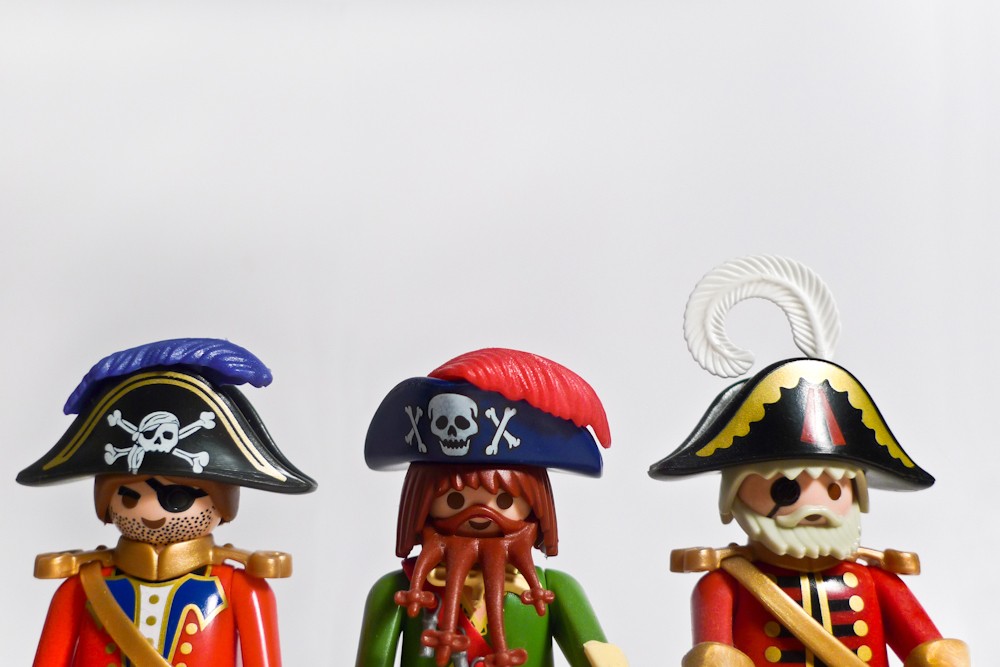 Boi się, że zostanie porwany przez piratów, więc... pisze e-maile