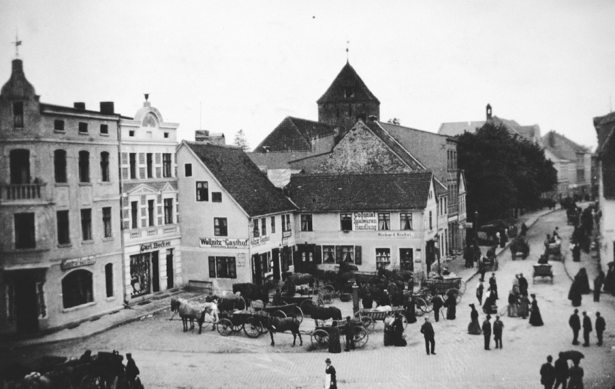 Plac Wolności. Ujęcia wykonane z okna
