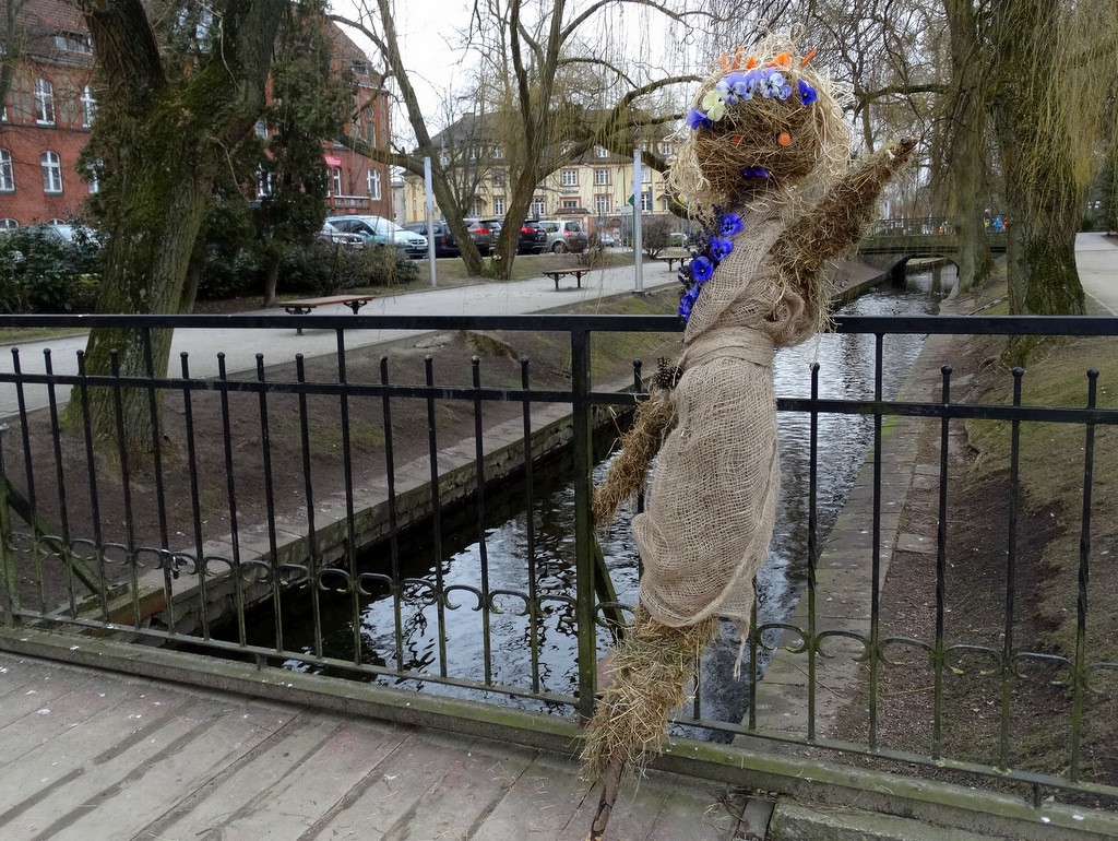 Marzannę podpalili i wrzucili do wody. Nie wróci? (wideo)