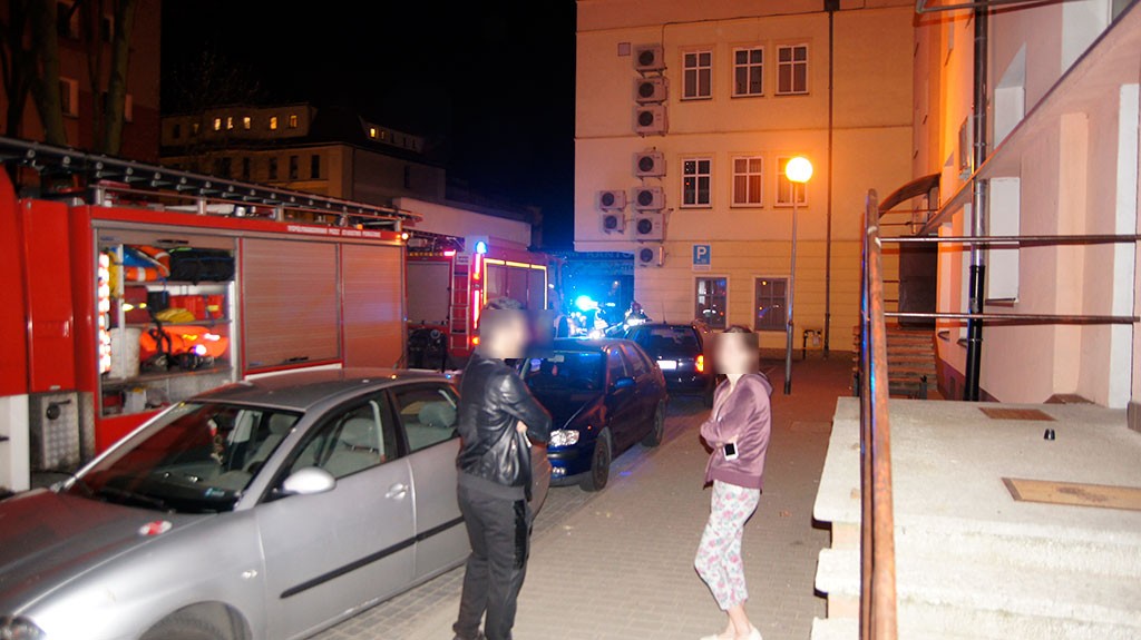 Nocna ewakuacja na Wyszyńskiego (wideo)
