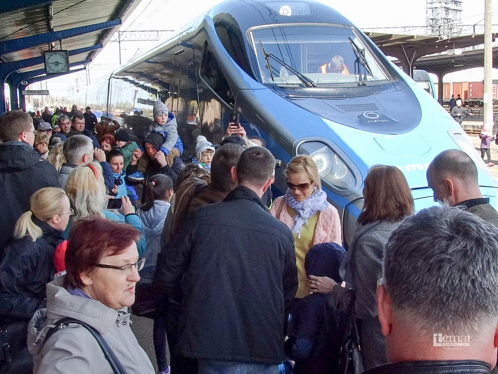 Pendolino w Szczecinku. Takich tłumów na dworcu już dawno nie było
