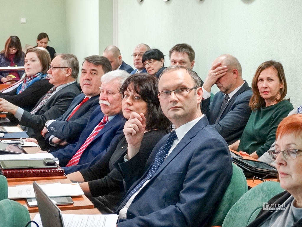 Radny twierdzi, że szkoła agitowała przeciw PiS