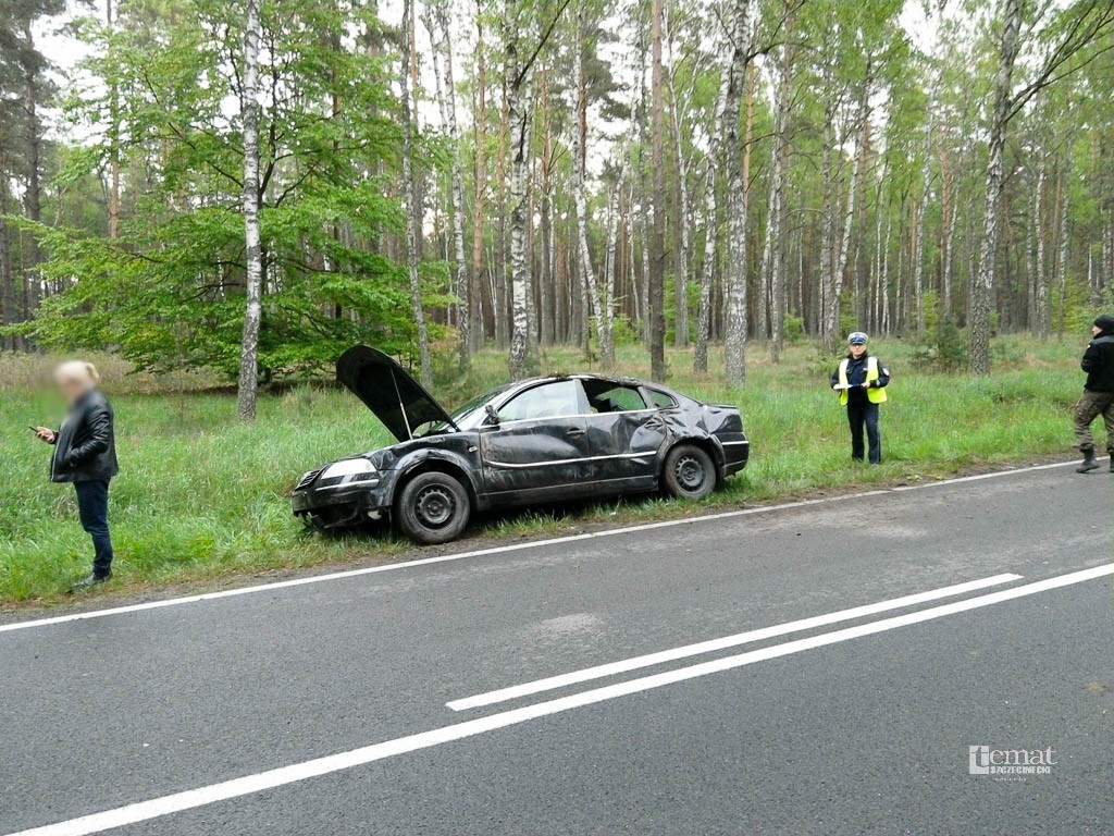 Passat dachował na prostym odcinku