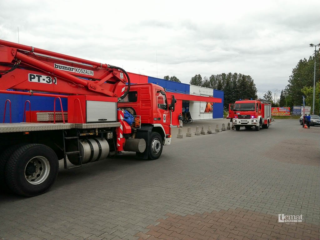 Alarm pożarowy w szczecineckim Tesco
