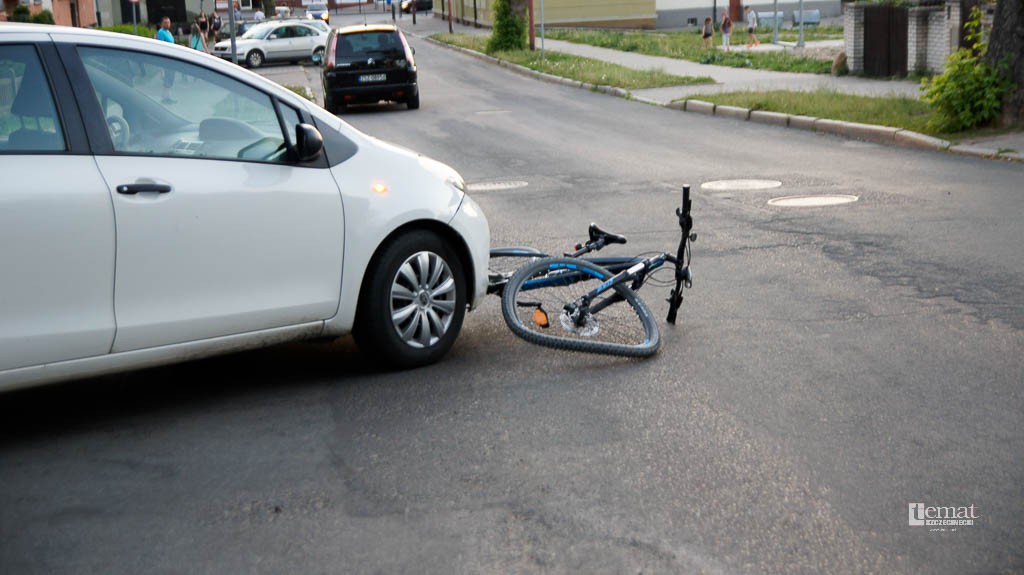 Samochód wjechał w rowerzystę