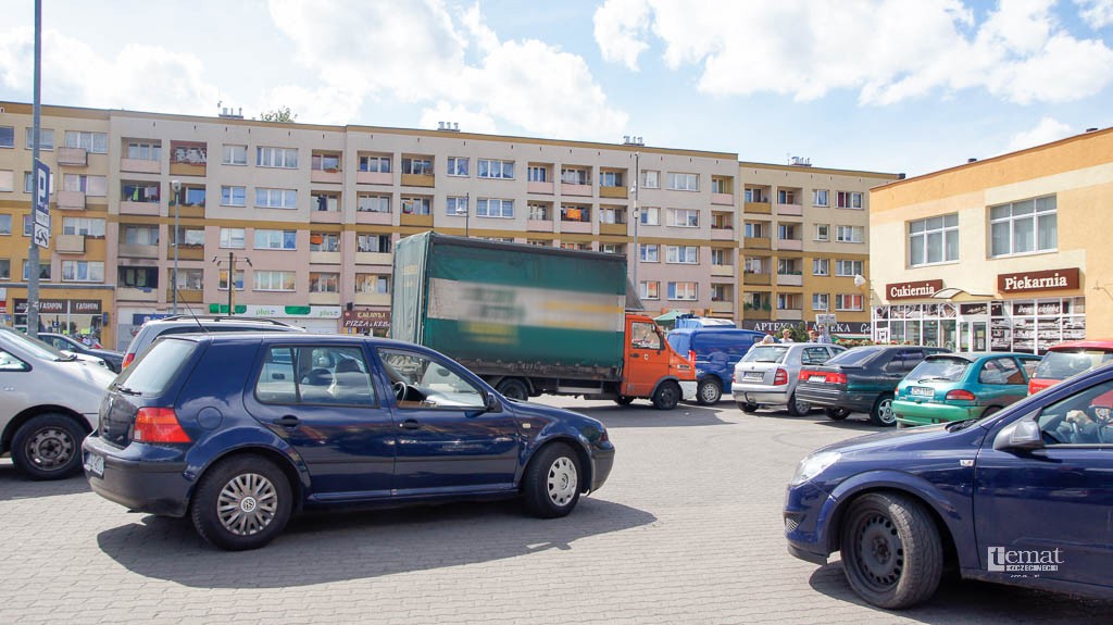Furgonetka potoczyła się po parkingu