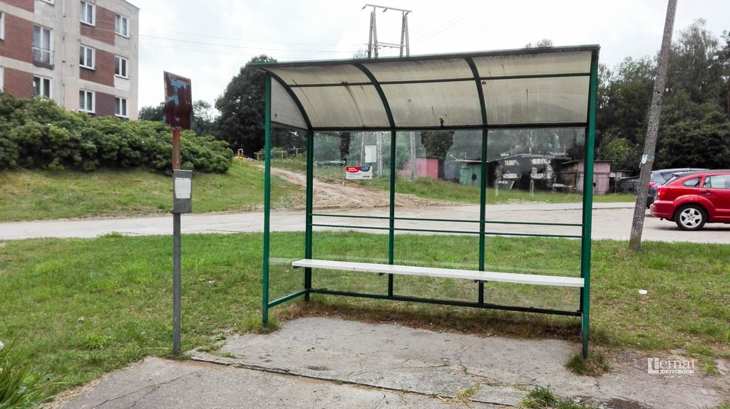 Autobus przejeżdża dwa razy w tygodniu