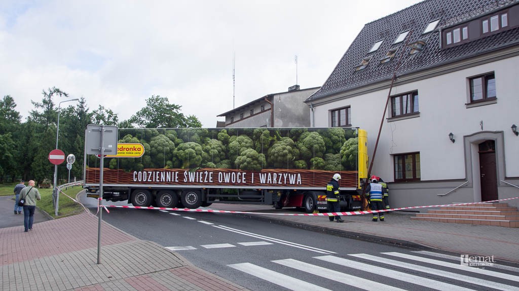 W Białym Borze tir wjechał w Urząd Miasta