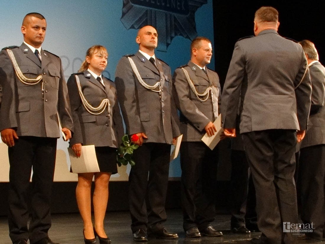 Święto policji w Szczecinku. Awanse i odznaczenia