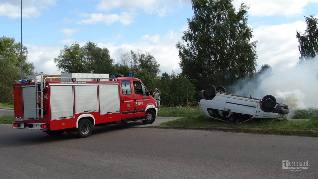 Zderzenie dwóch samochodów na Kołobrzeskiej. Liczyły się minuty