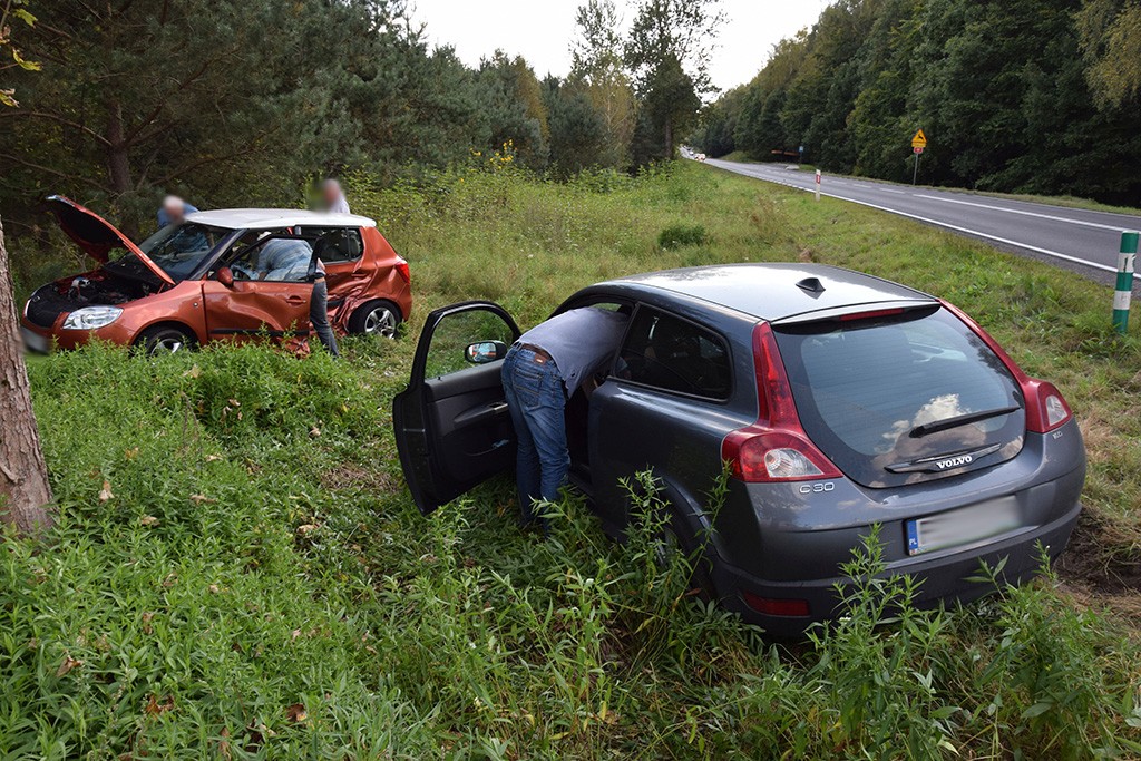 Volvo uderzyło w skodę na dk11