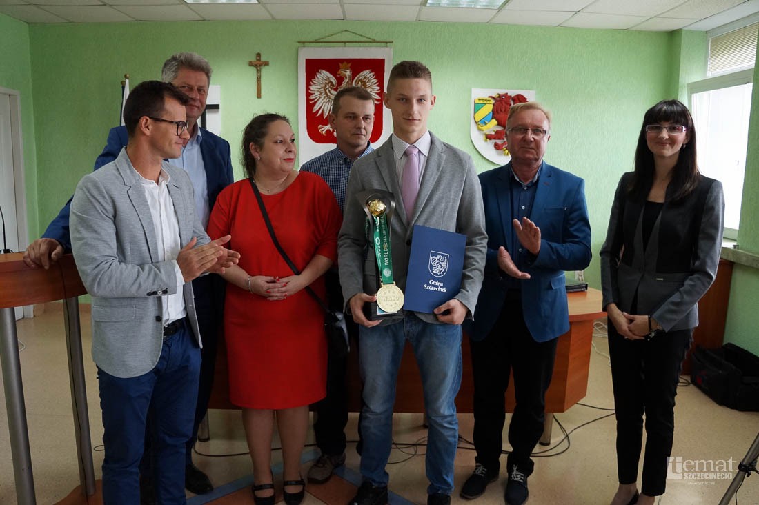 Sesja w gminie. Na początek kick boxing i paszteciki