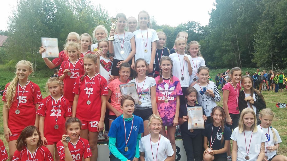 Dziewczyny z SP1 najlepsze w przełajach
