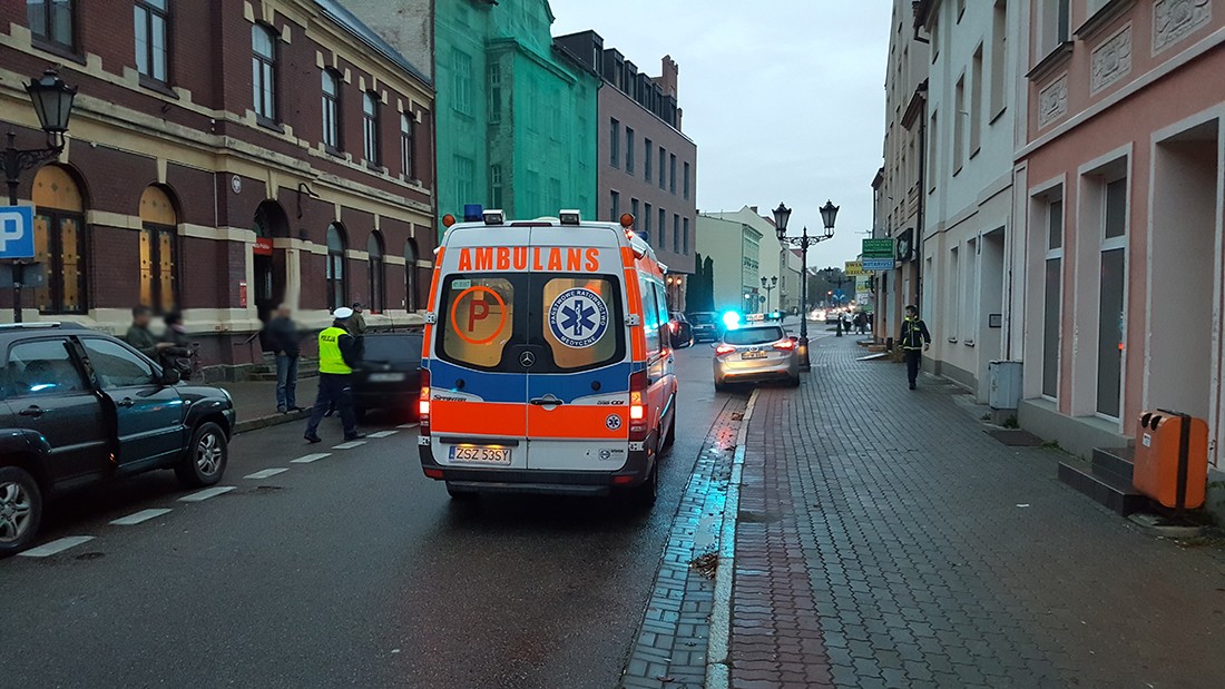 Wypadek podczas pchania samochodu